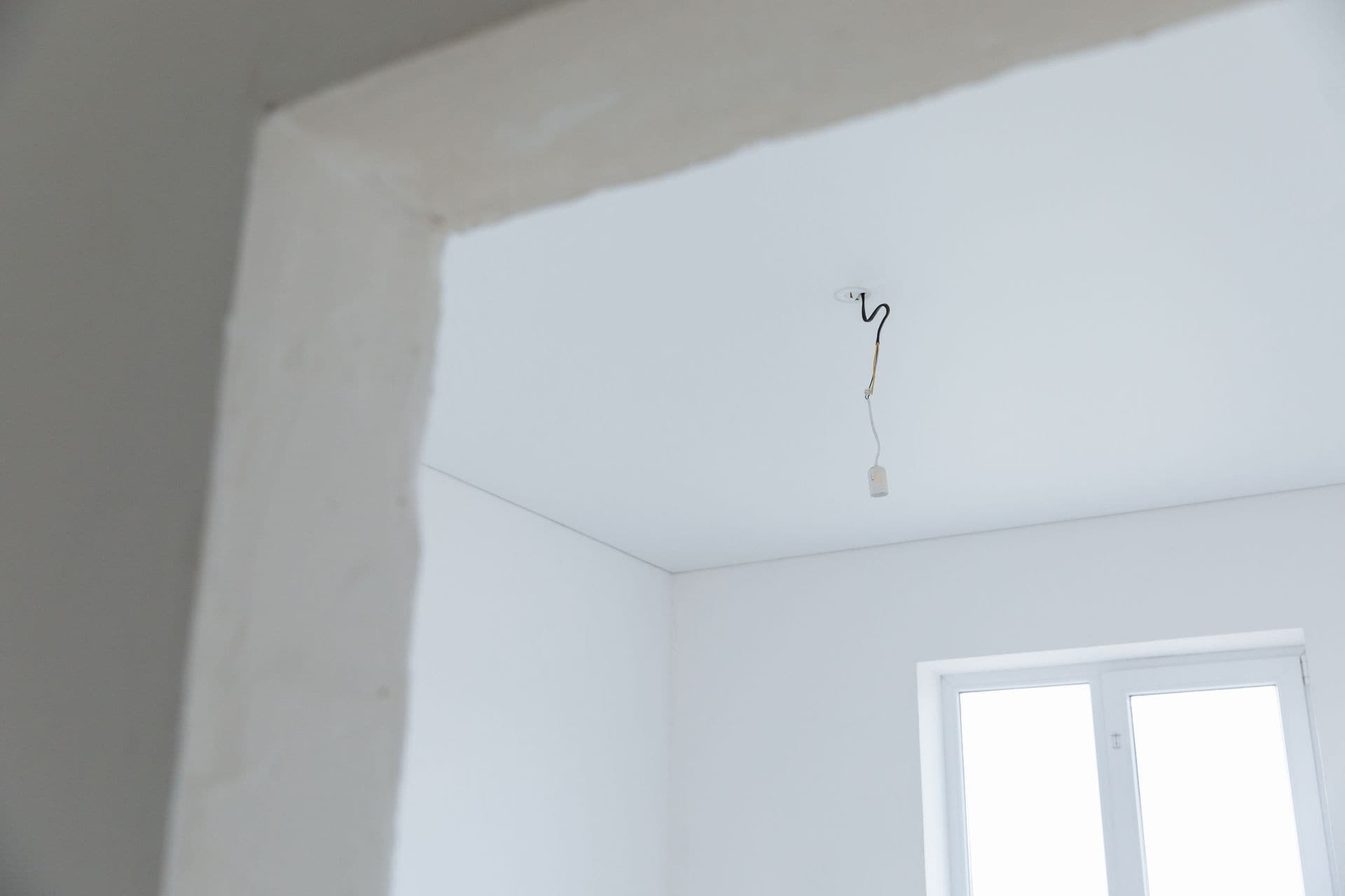 Knockdown, Orange Peel or Smooth? A Guide to Ceiling Textures